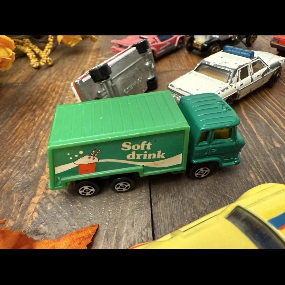 Vintage Hot Wheels Die Cast Car Lot & matchbox Car Toys Orginal Case 19 Cars 60s
